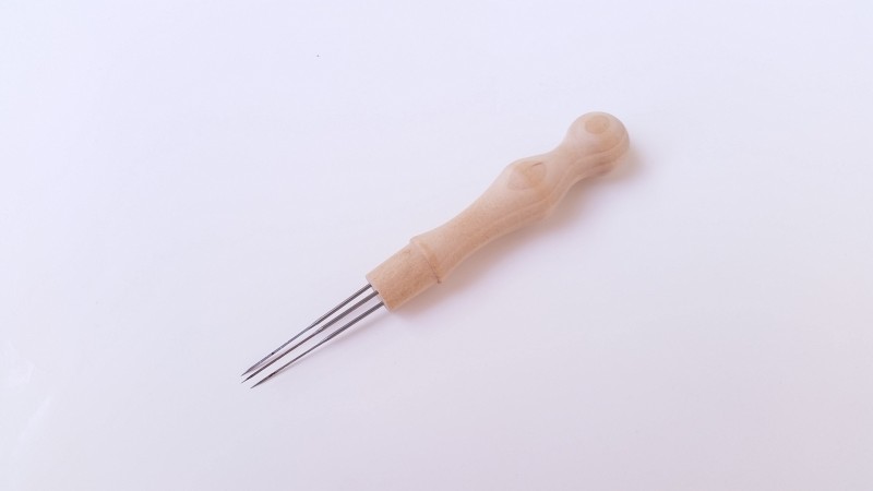 Clover Pen Style Felting Tool - Mielke's Fiber Arts